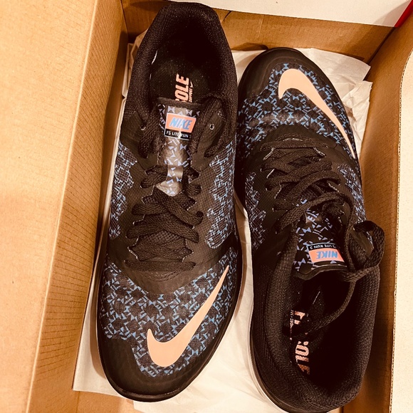 Nike Tennis Shoes Size 8 - Picture 7 of 7